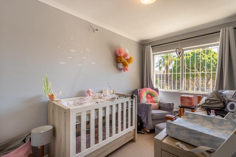 To Let 4 Bedroom Property for Rent in Pinelands Western Cape